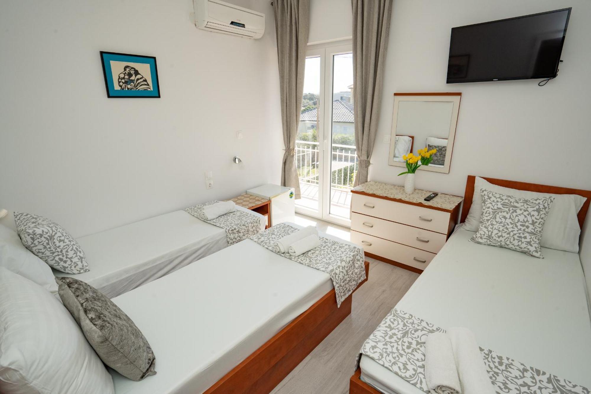Pool Mansion Magnolia - Comfort Rooms Novalja Bagian luar foto