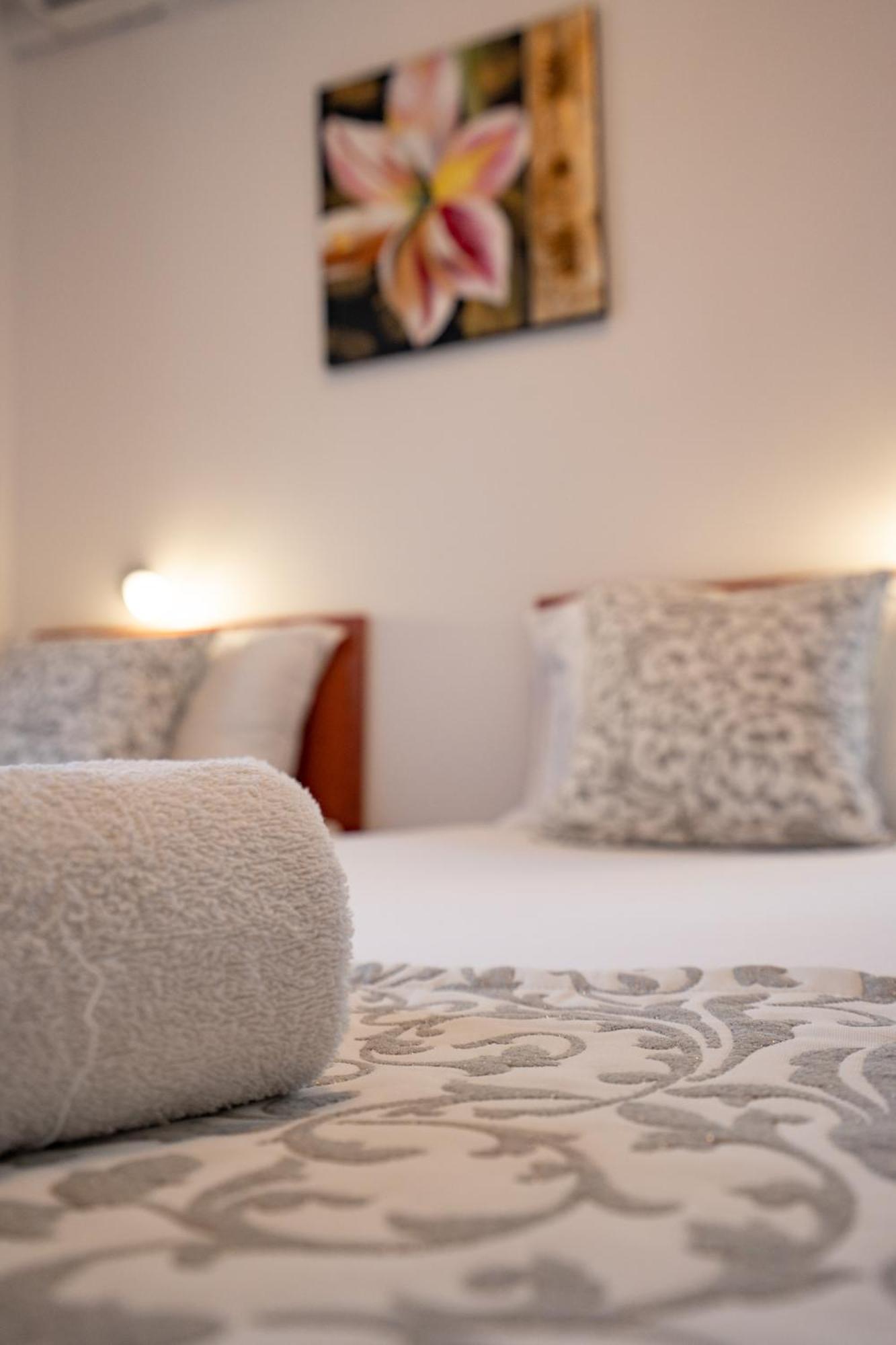Pool Mansion Magnolia - Comfort Rooms Novalja Bagian luar foto